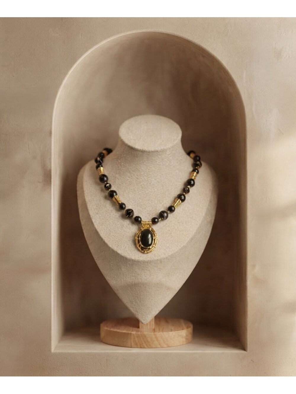 Vintage Liz Claiborne Black & Gold Beaded Pendant Necklace | 18"-22" Adjustable